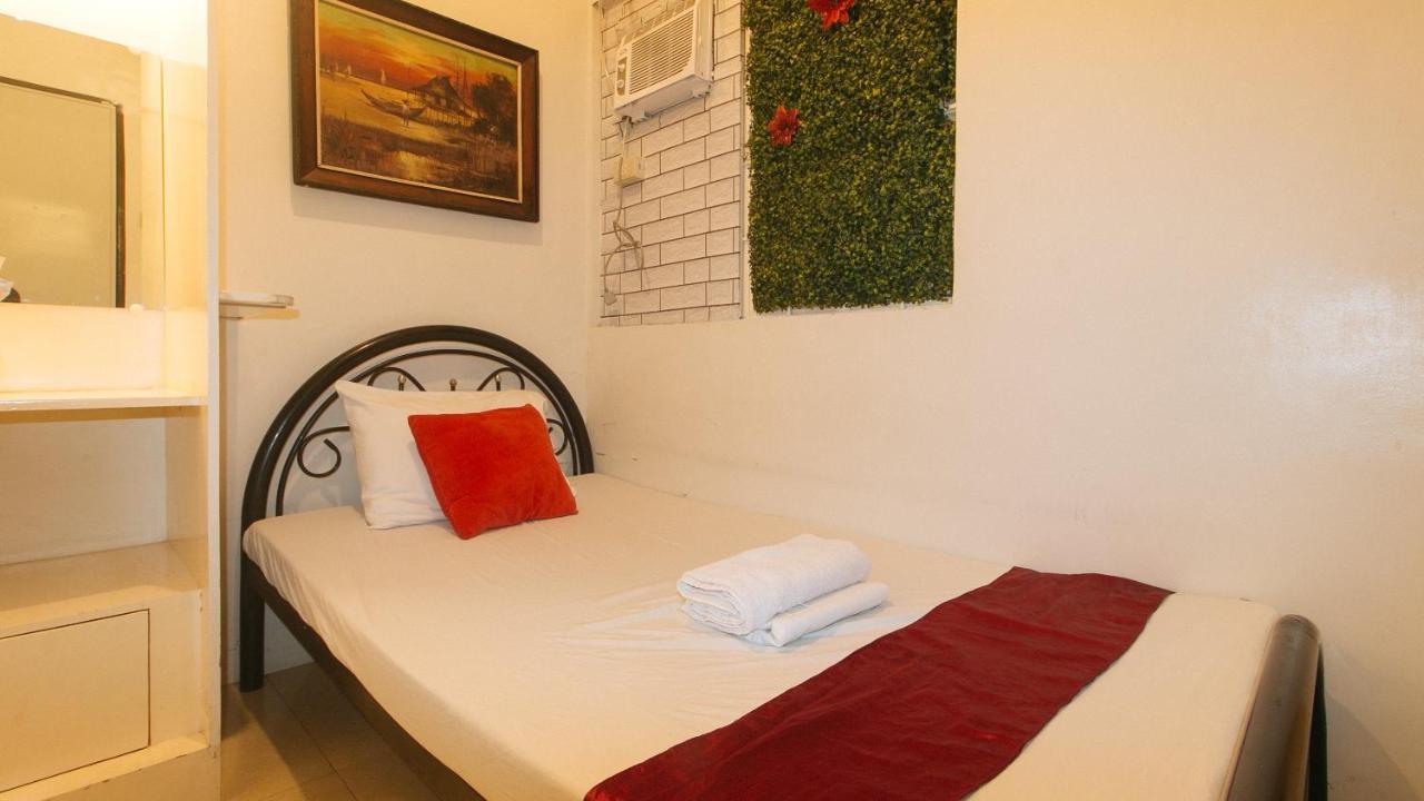 Nearest Hostel Pasay City By Reddoorz Exterior foto