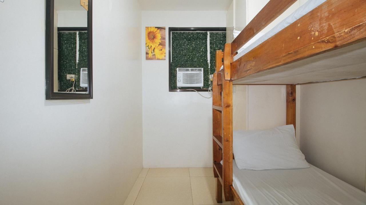 Nearest Hostel Pasay City By Reddoorz Exterior foto